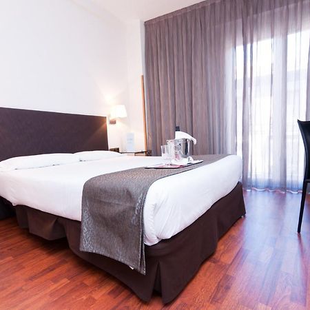 Apartamentos Leganitos Madrid Extérieur photo